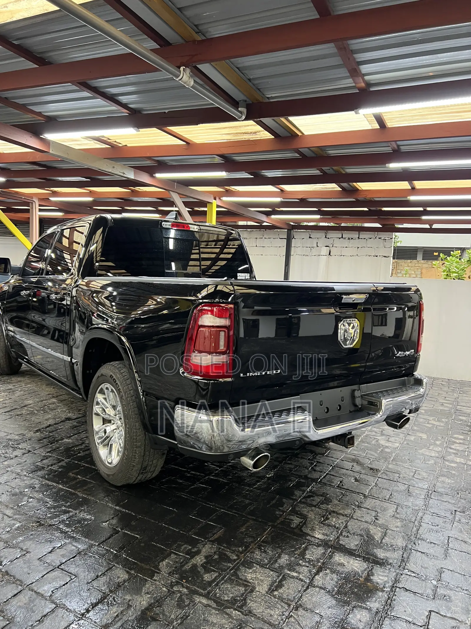 RAM 1500 2022 Black