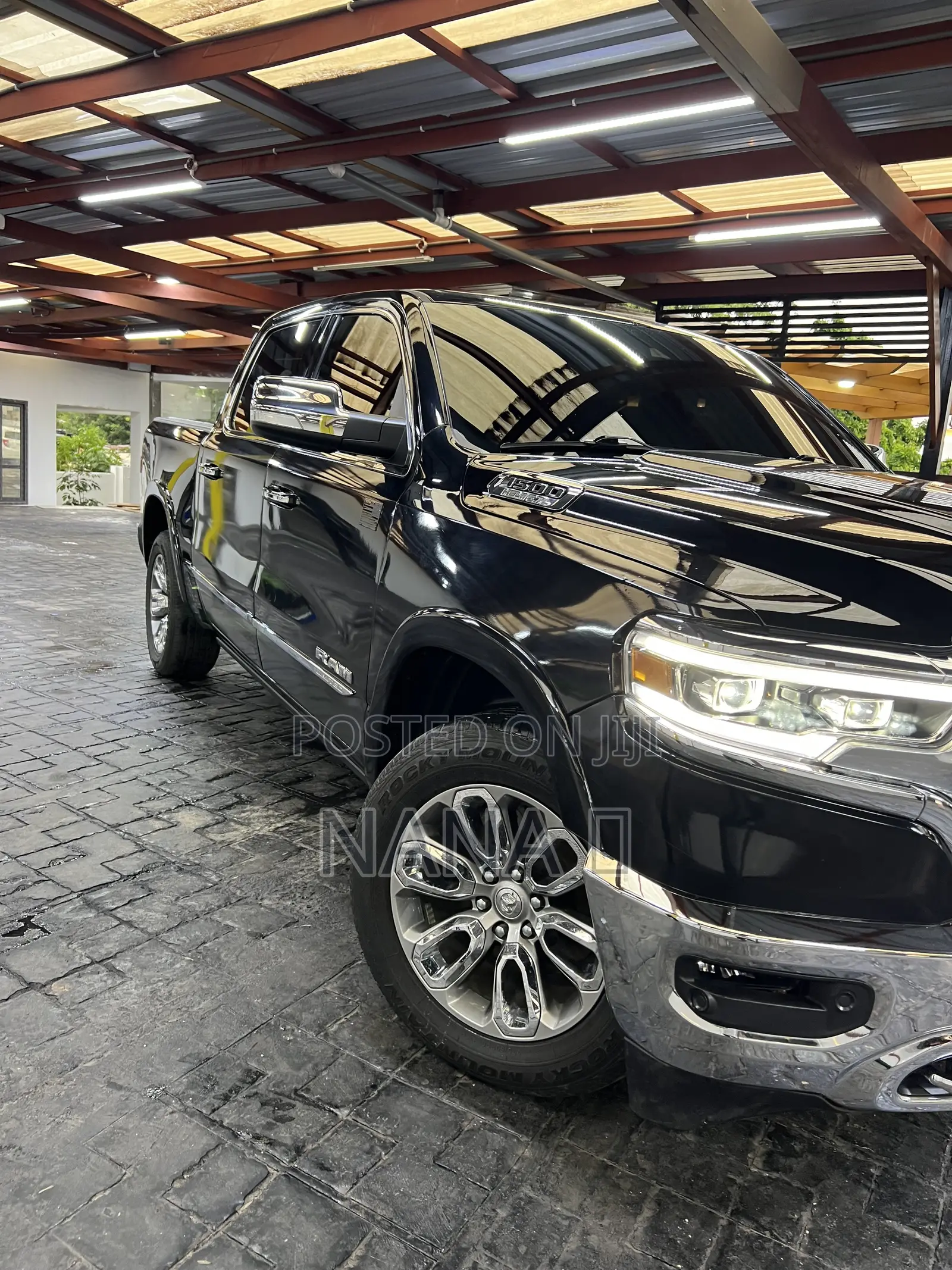 RAM 1500 2022 Black