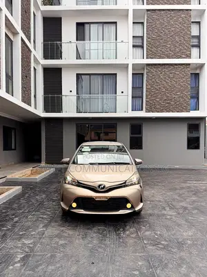 Toyota Vitz 1.3 FWD 5dr 2016 Gold