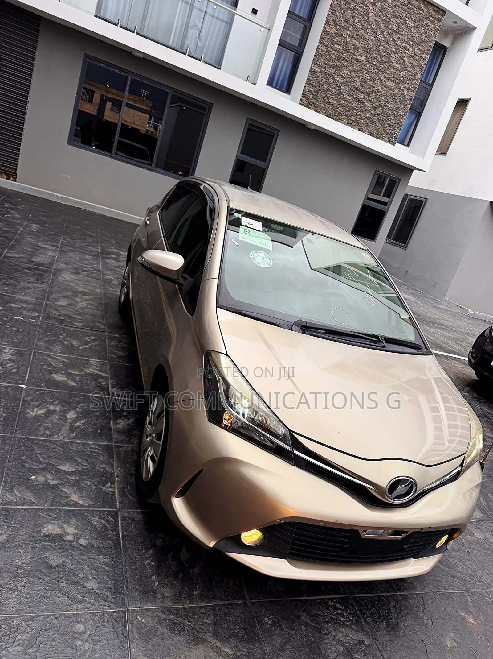 Toyota Vitz 1.3 FWD 5dr 2016 Gold