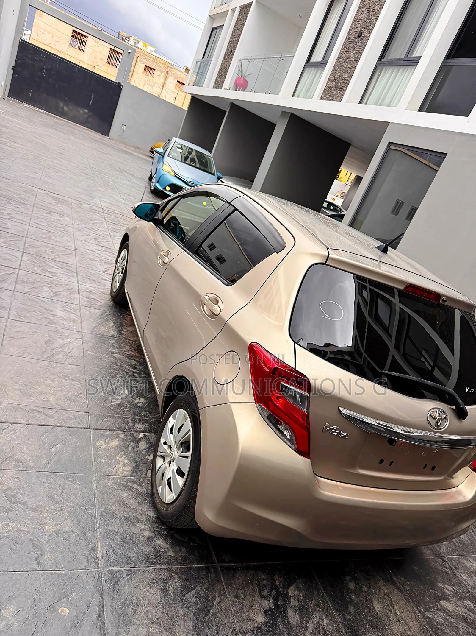 Toyota Vitz 1.3 FWD 5dr 2016 Gold