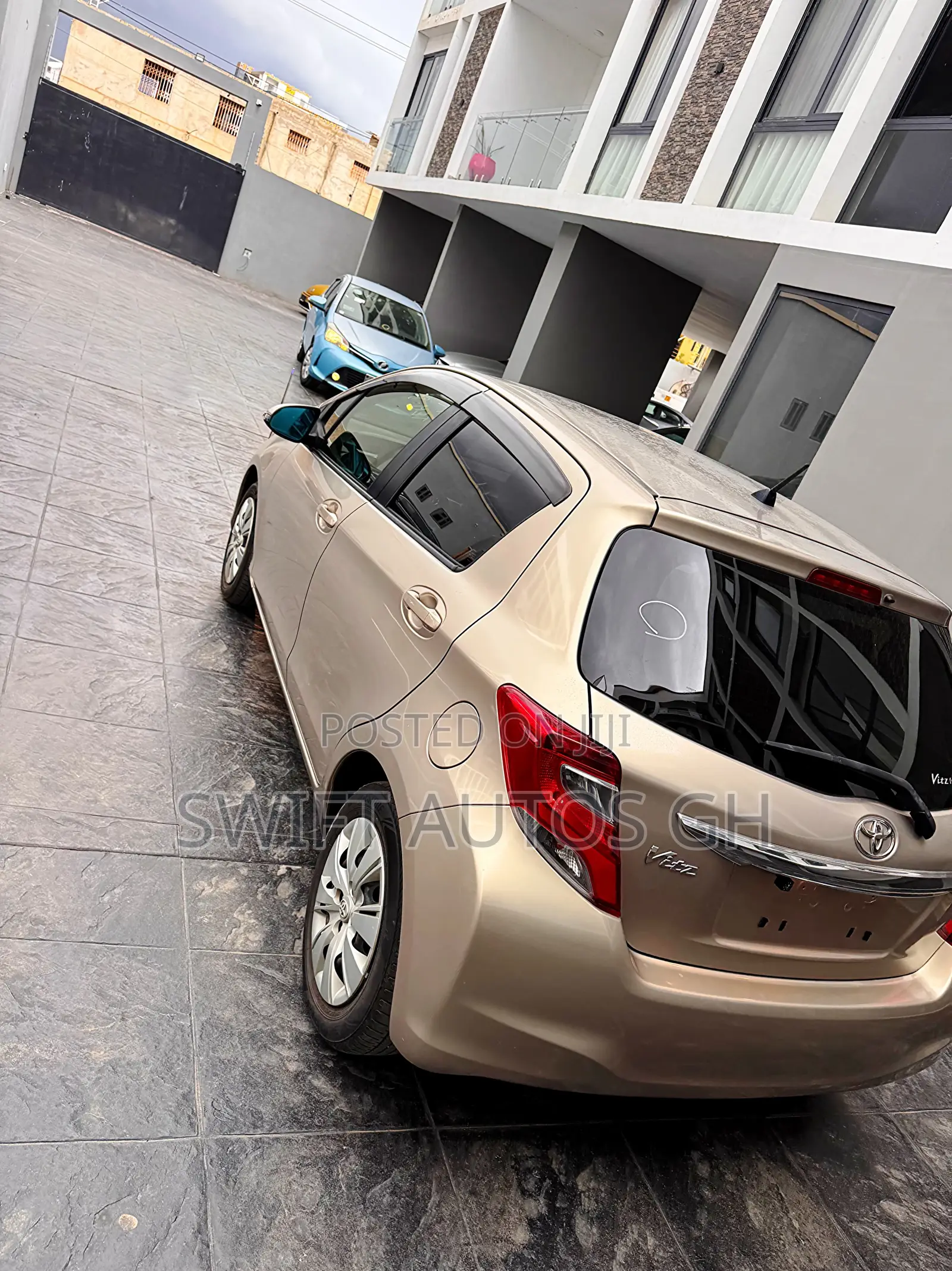 Toyota Vitz 1.3 FWD 5dr 2016 Gold