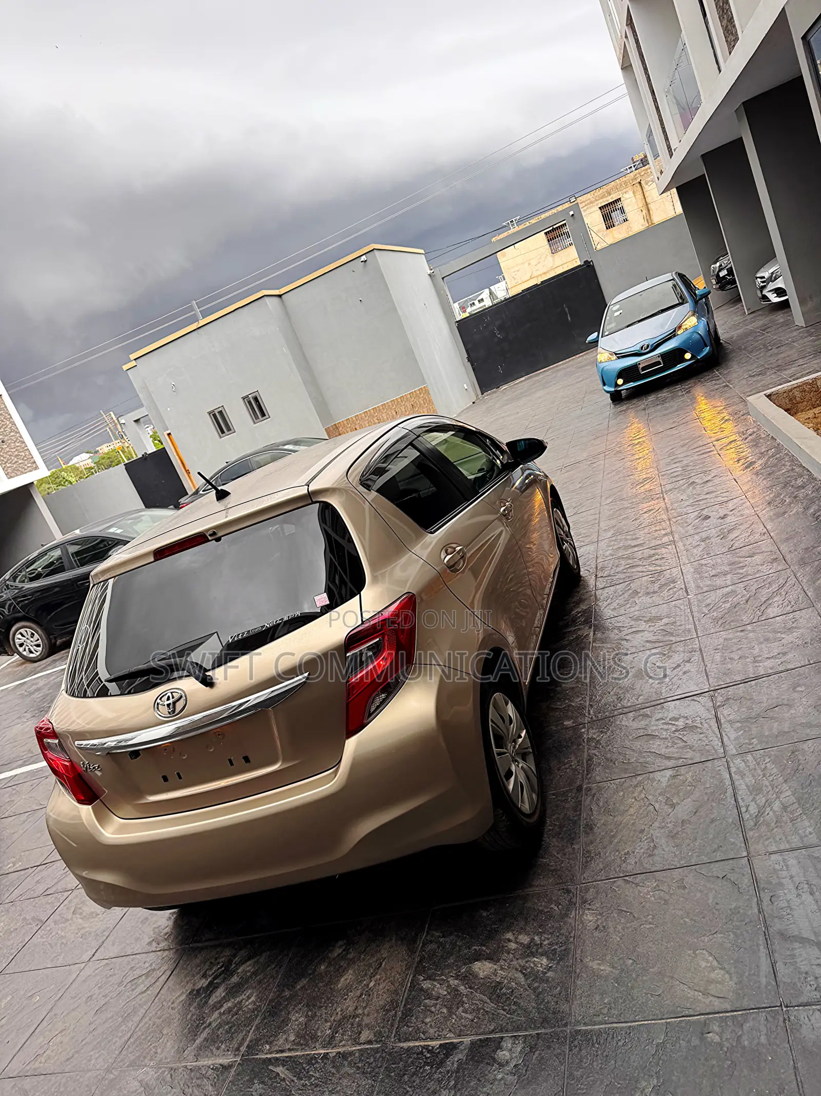 Toyota Vitz 1.3 FWD 5dr 2016 Gold
