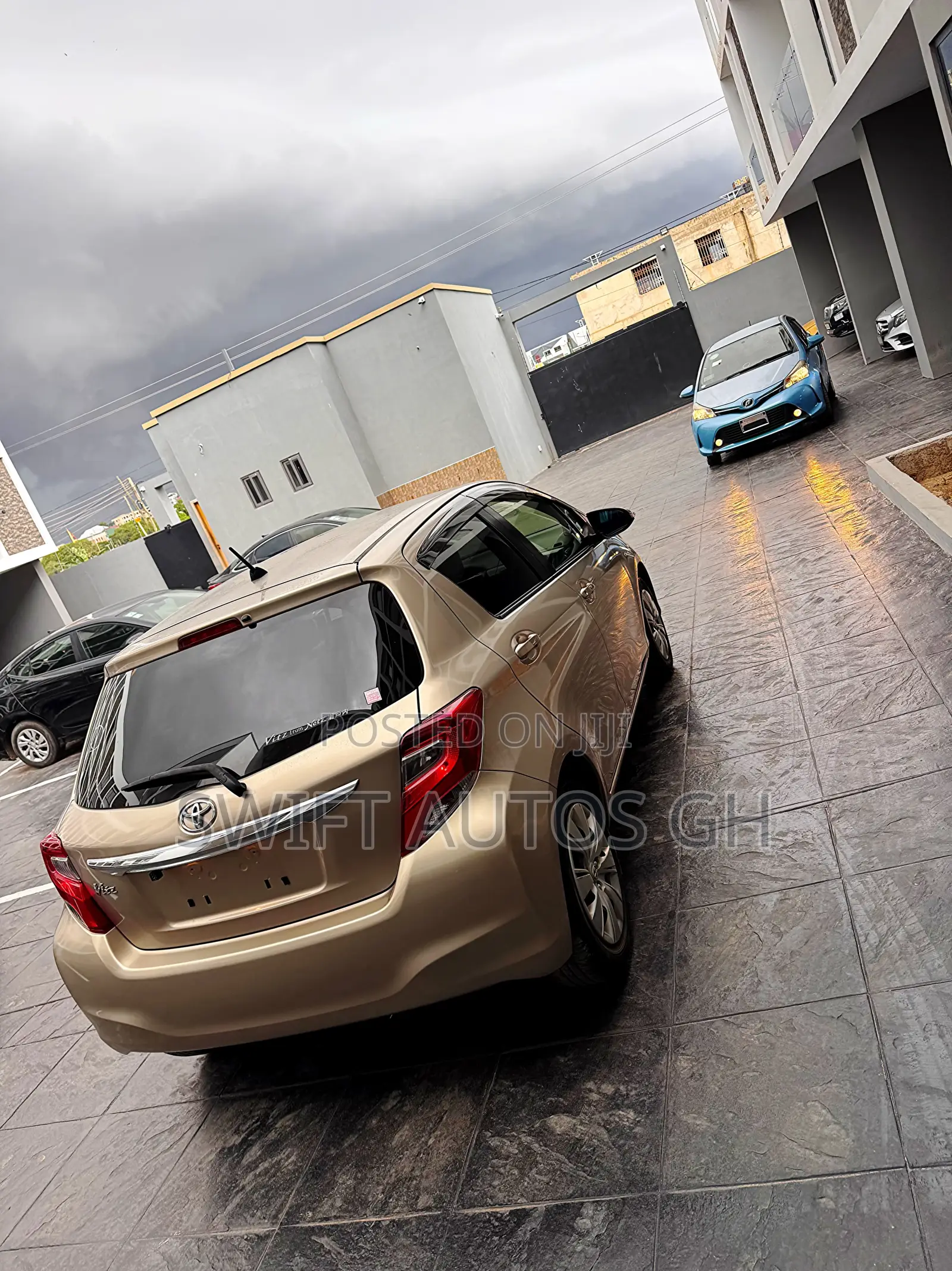 Toyota Vitz 1.3 FWD 5dr 2016 Gold