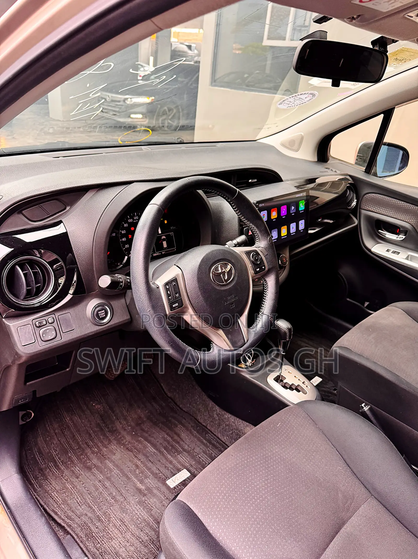 Toyota Vitz 1.3 FWD 5dr 2016 Gold
