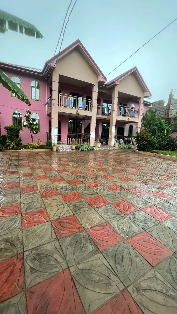 3bdrm Apartment in Ashongman Area, Police Station for rent