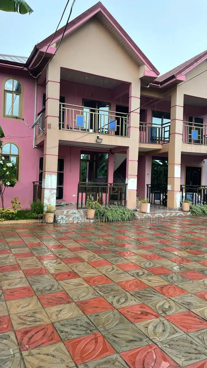 3bdrm Apartment in Ashongman Area, Police Station for rent