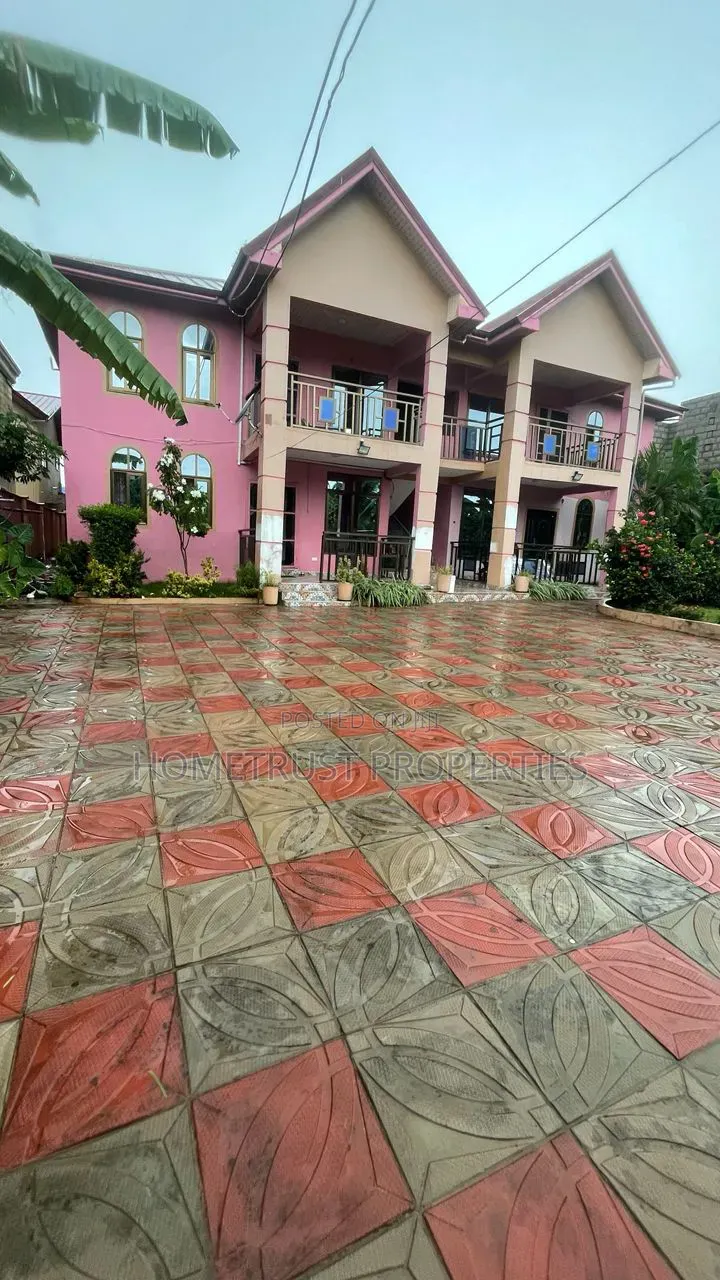 3bdrm Apartment in Ashongman Area, Police Station for rent