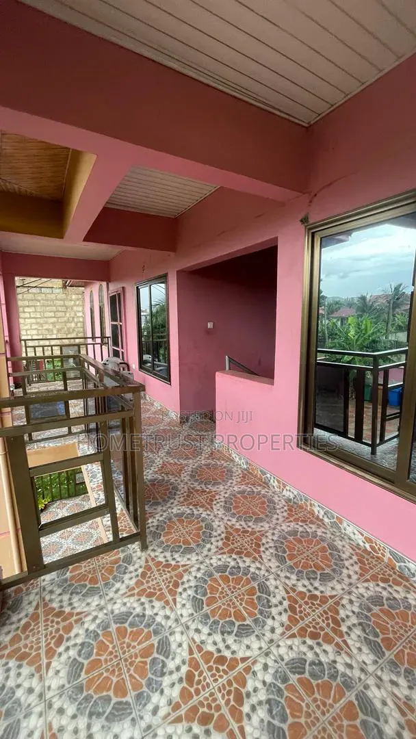3bdrm Apartment in Ashongman Area, Police Station for rent