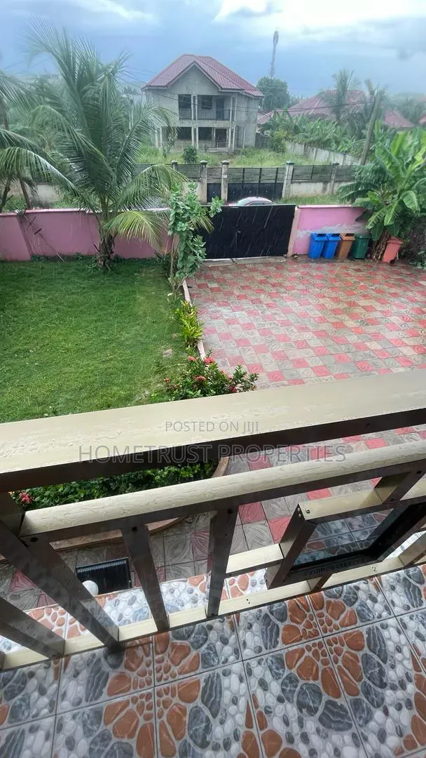 3bdrm Apartment in Ashongman Area, Police Station for rent