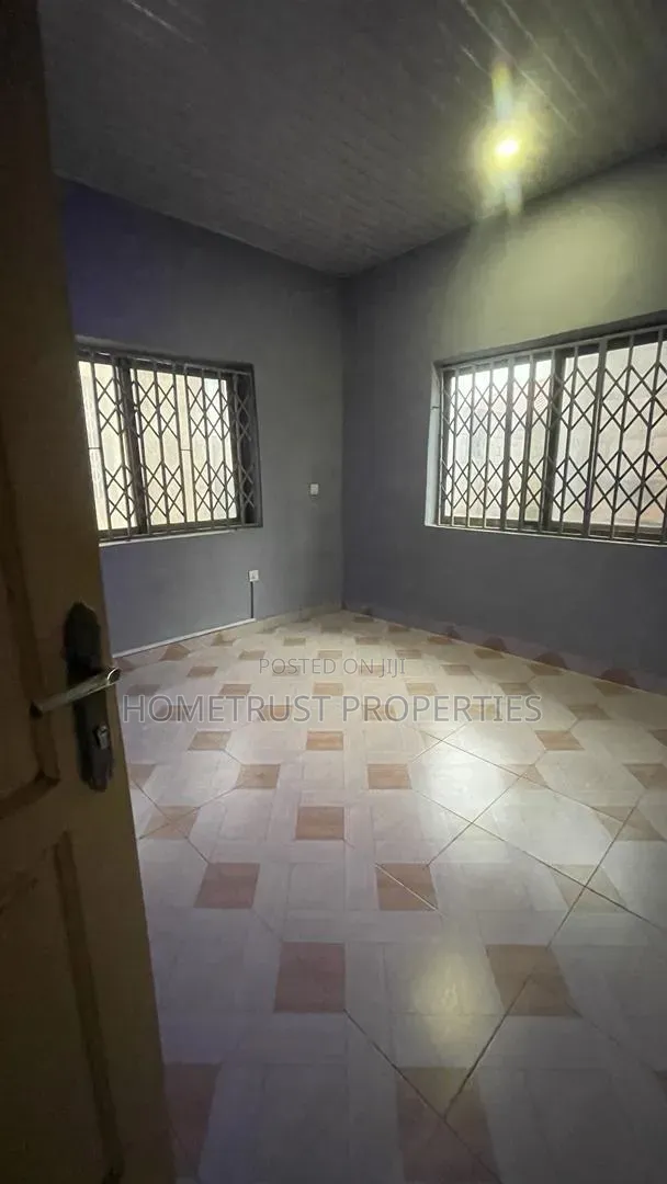 3bdrm Apartment in Ashongman Area, Police Station for rent