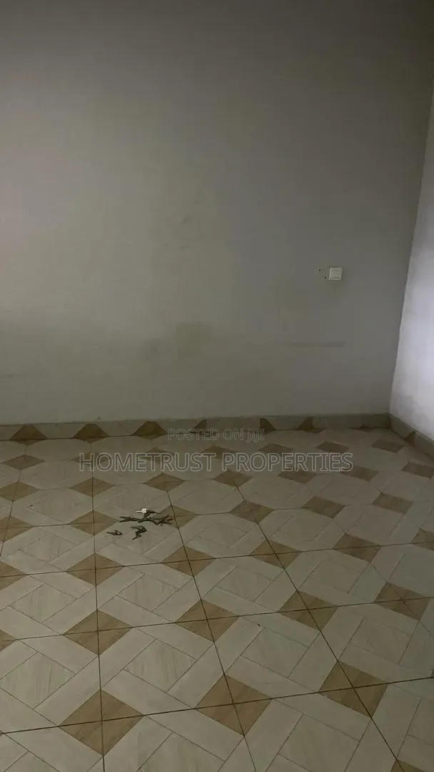 3bdrm Apartment in Ashongman Area, Police Station for rent