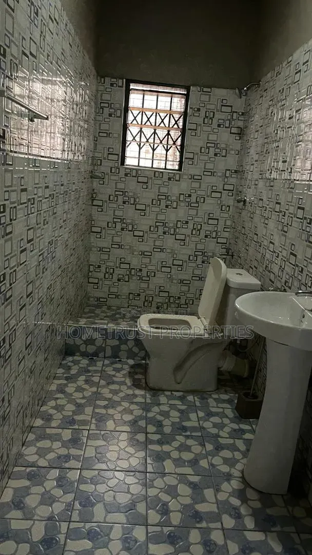 3bdrm Apartment in Ashongman Area, Police Station for rent