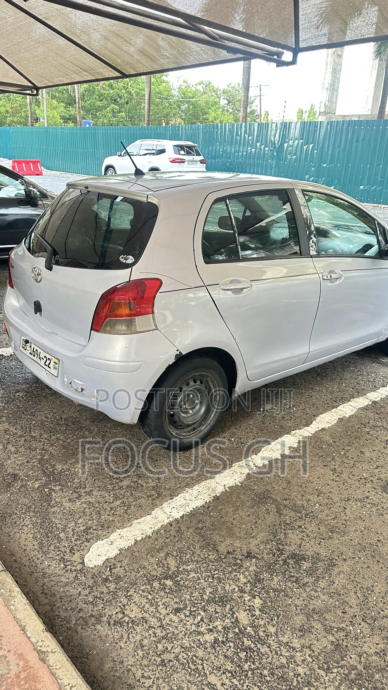Toyota Vitz 1.3 AWD 5dr 2010 Gray