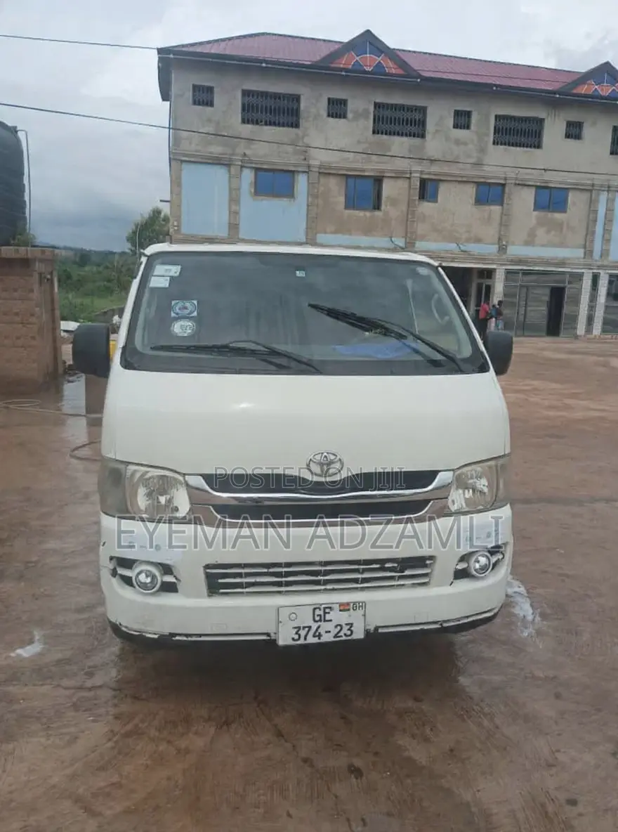 Toyota HiAce 2012 White