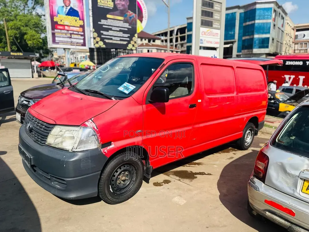 Toyota HiAce 2007 Red