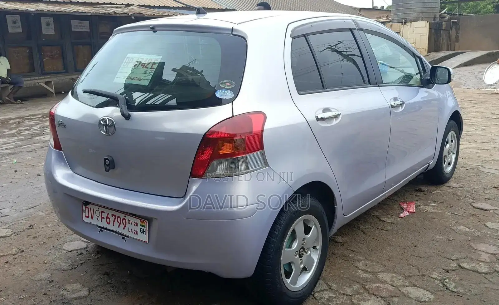 Toyota Vitz 1.3 FWD 5dr 2010 Silver