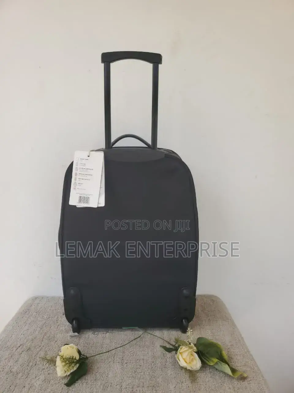 Black It Luggage 2-Wheel Soft Cabin Suitcase. Small Size