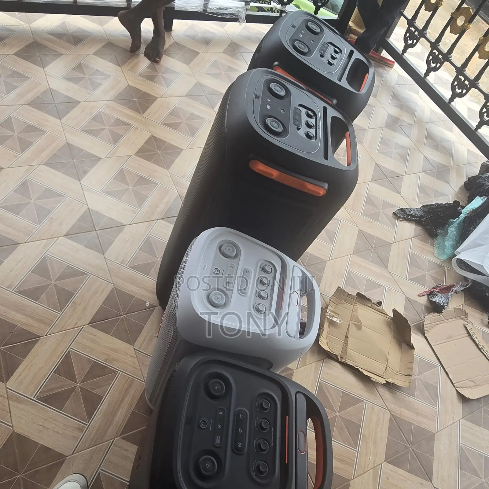 JBL Party Box 320, Party Box 710