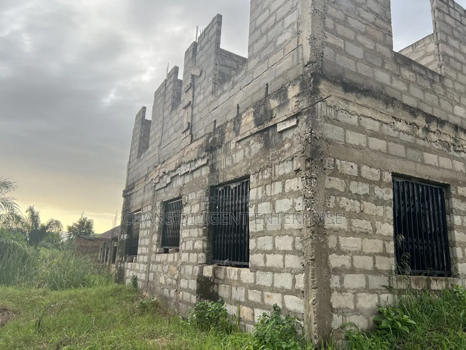 10bdrm House in Chans Estate Agency, Atwima Kwanwoma for sale