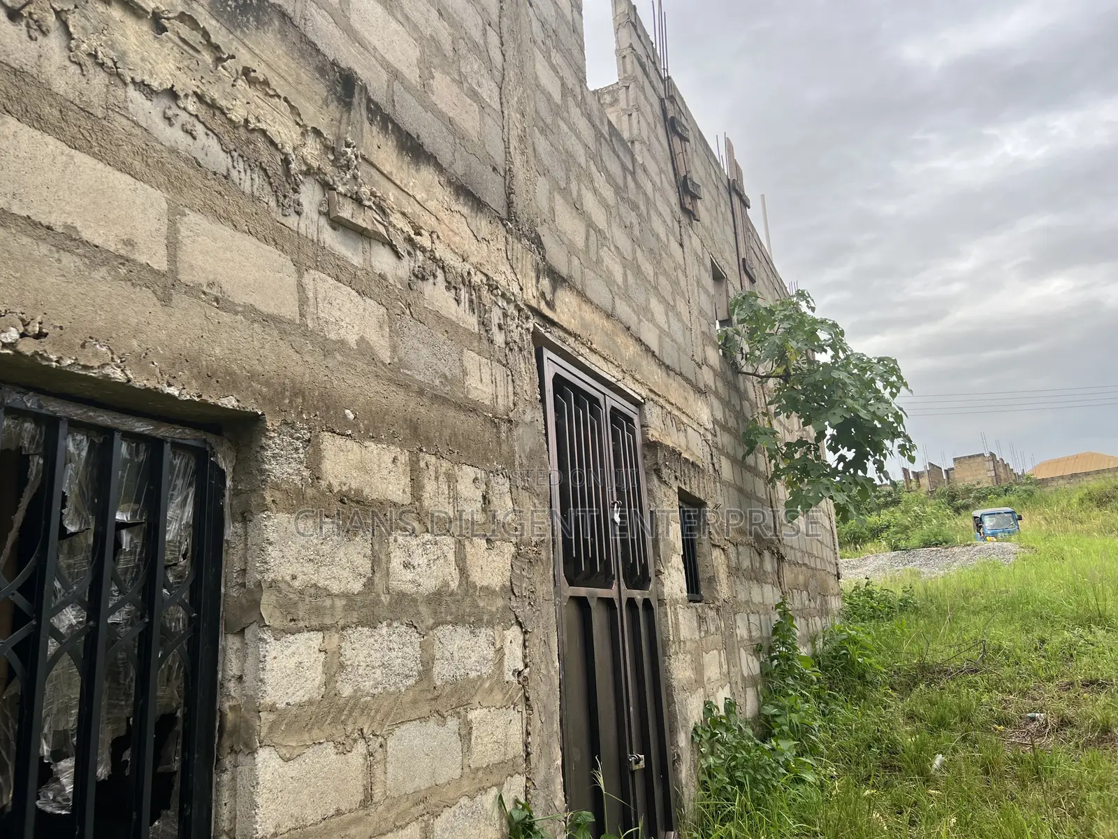 10bdrm House in Chans Estate Agency, Atwima Kwanwoma for sale