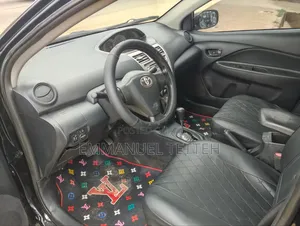 Toyota Yaris Base Sedan 4dr 2010 Black