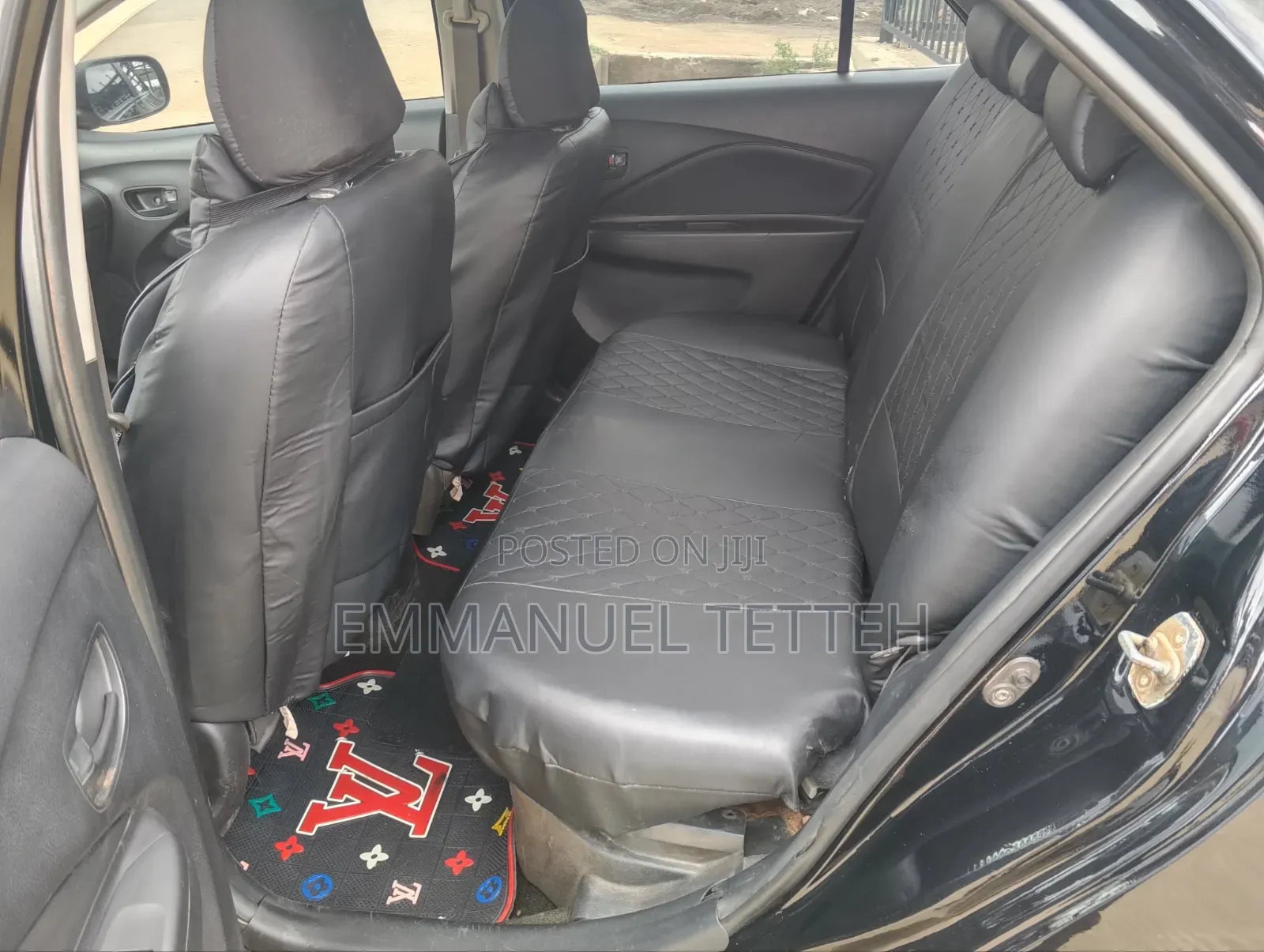 Toyota Yaris Base Sedan 4dr 2010 Black
