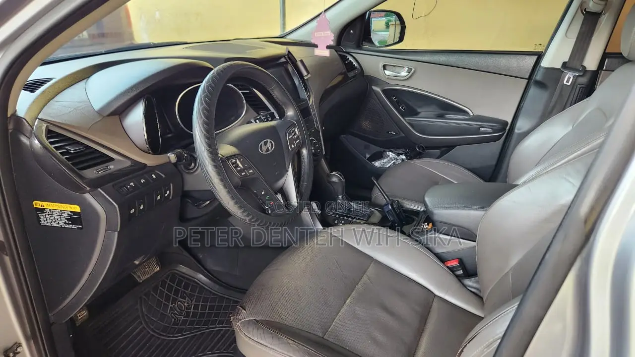 Hyundai Santa Fe Limited 4dr SUV (3.3L 6cyl 6A) 2015 Silver