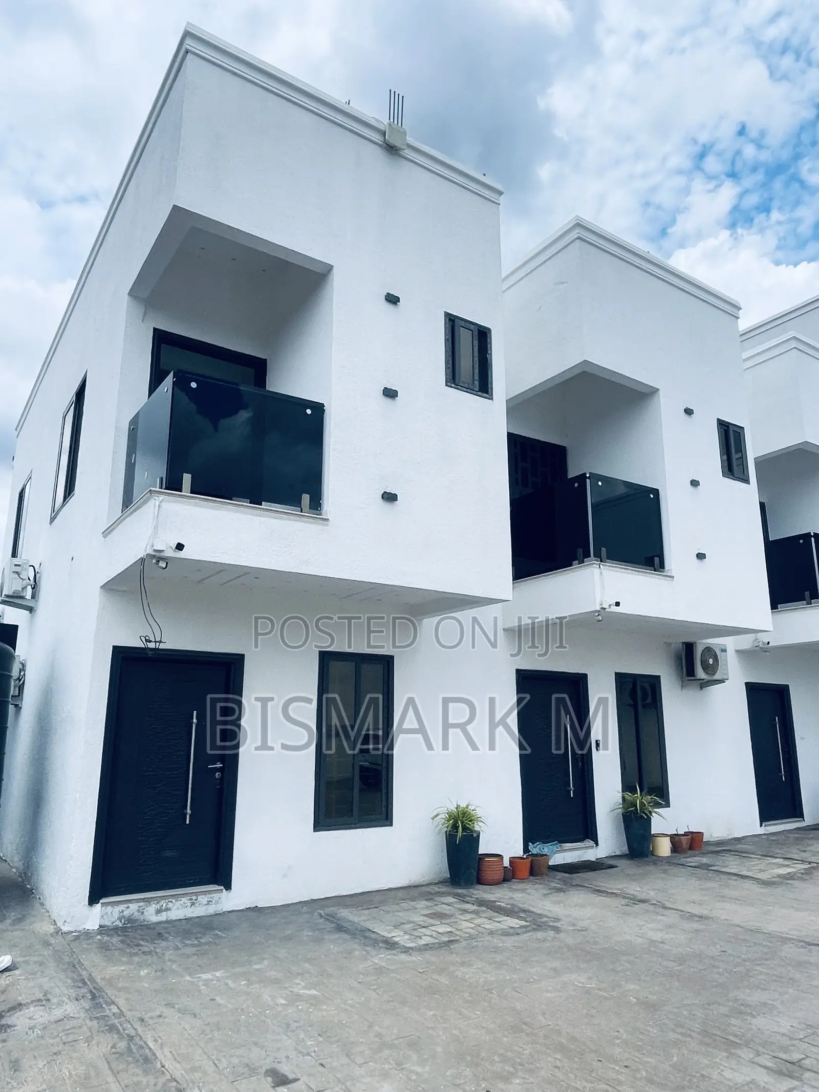 2bdrm House in School Junction., Ashaley Botwe for rent