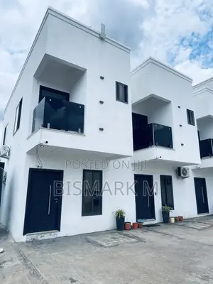 2bdrm House in School Junction., Ashaley Botwe for rent