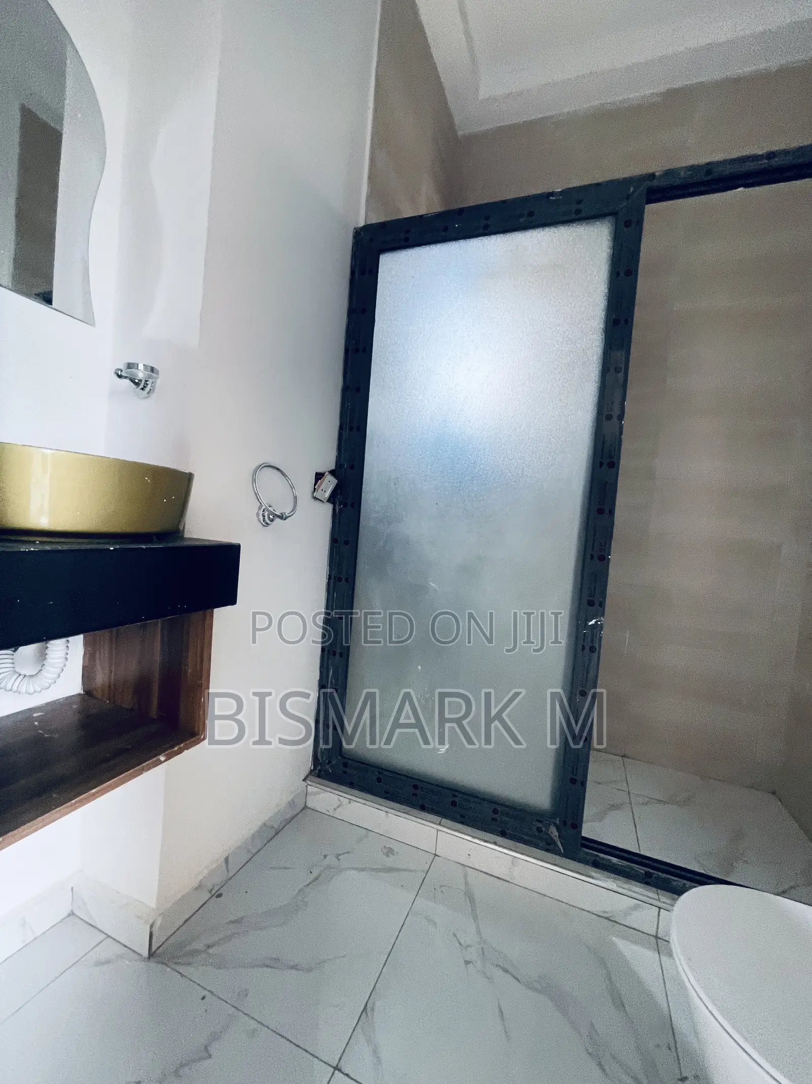 2bdrm House in School Junction., Ashaley Botwe for rent