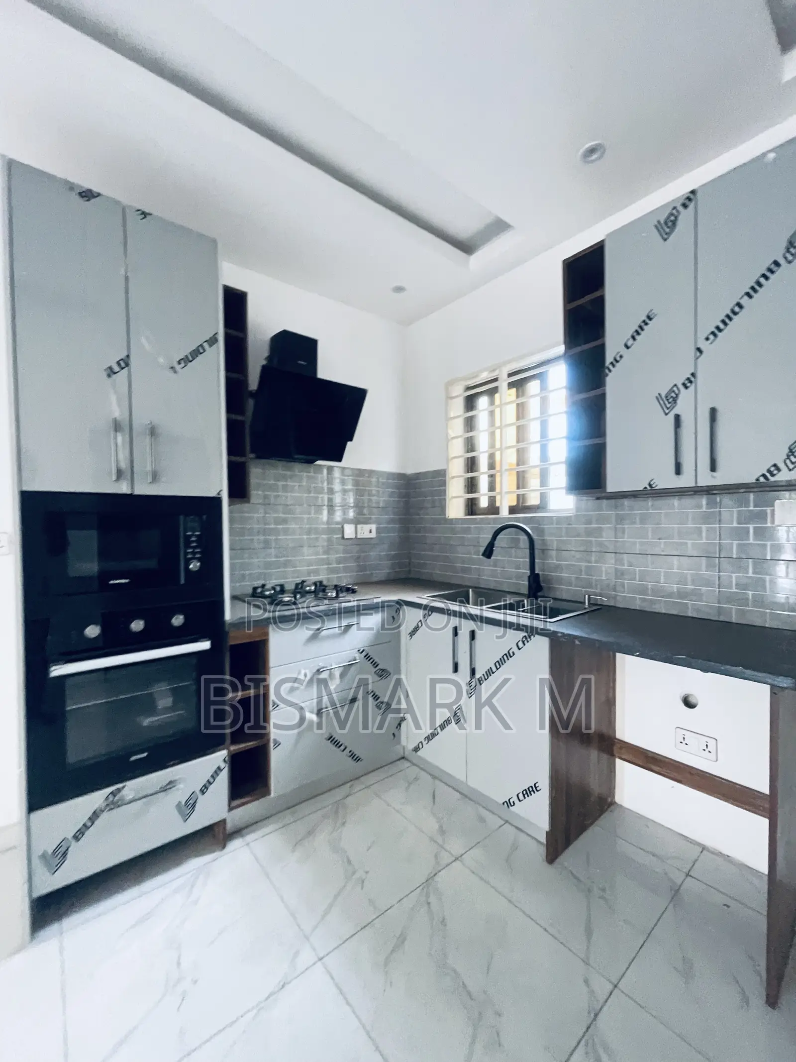 2bdrm House in School Junction., Ashaley Botwe for rent