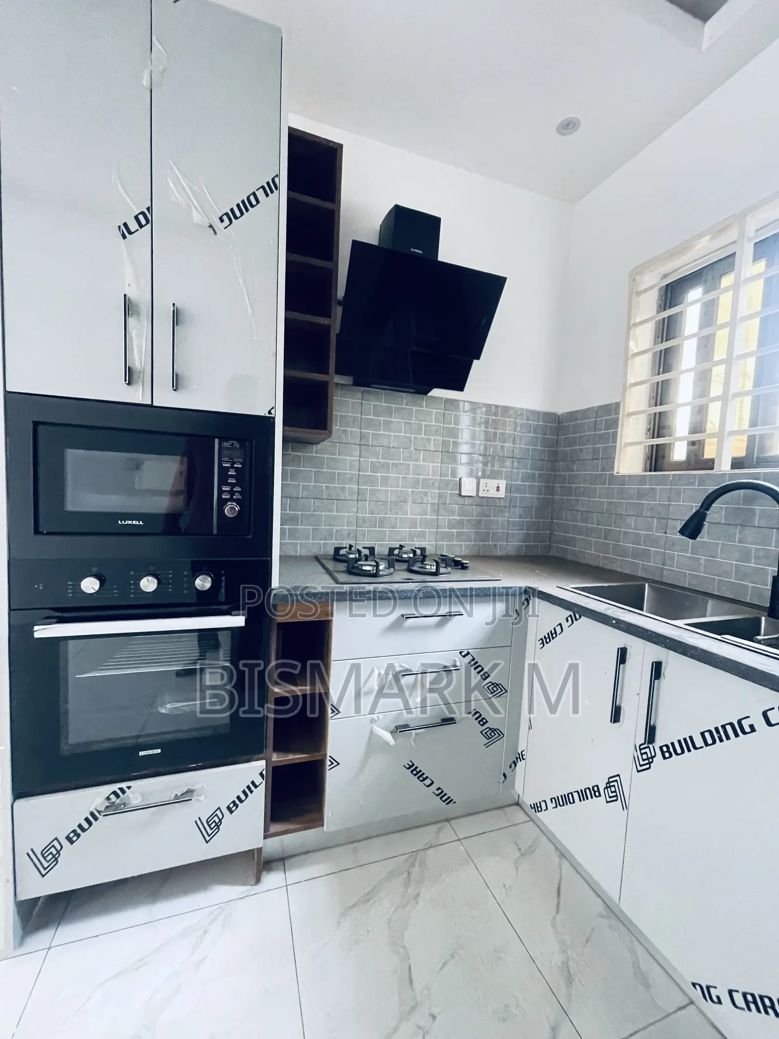 2bdrm House in School Junction., Ashaley Botwe for rent