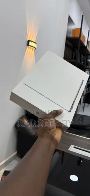 Laptop Apple MacBook Air 2025 M4 13-inch 16GB Apple M4 SSD 256GB