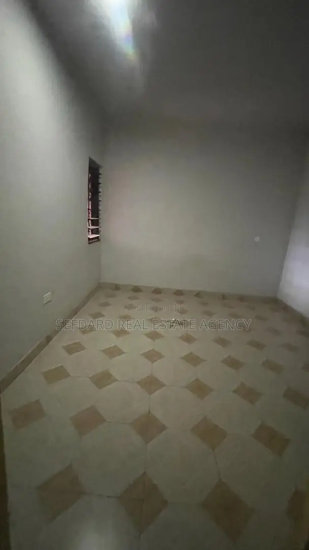 3bdrm Apartment in Sefdard Properties, Ashomang Estate for rent