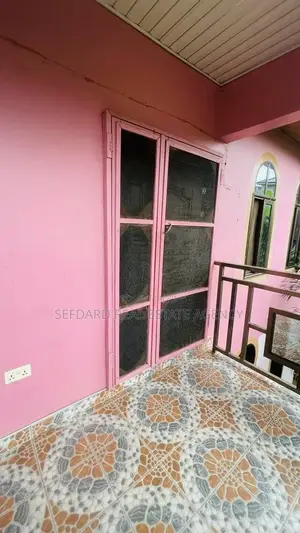 3bdrm Apartment in Sefdard Properties, Ashomang Estate for rent