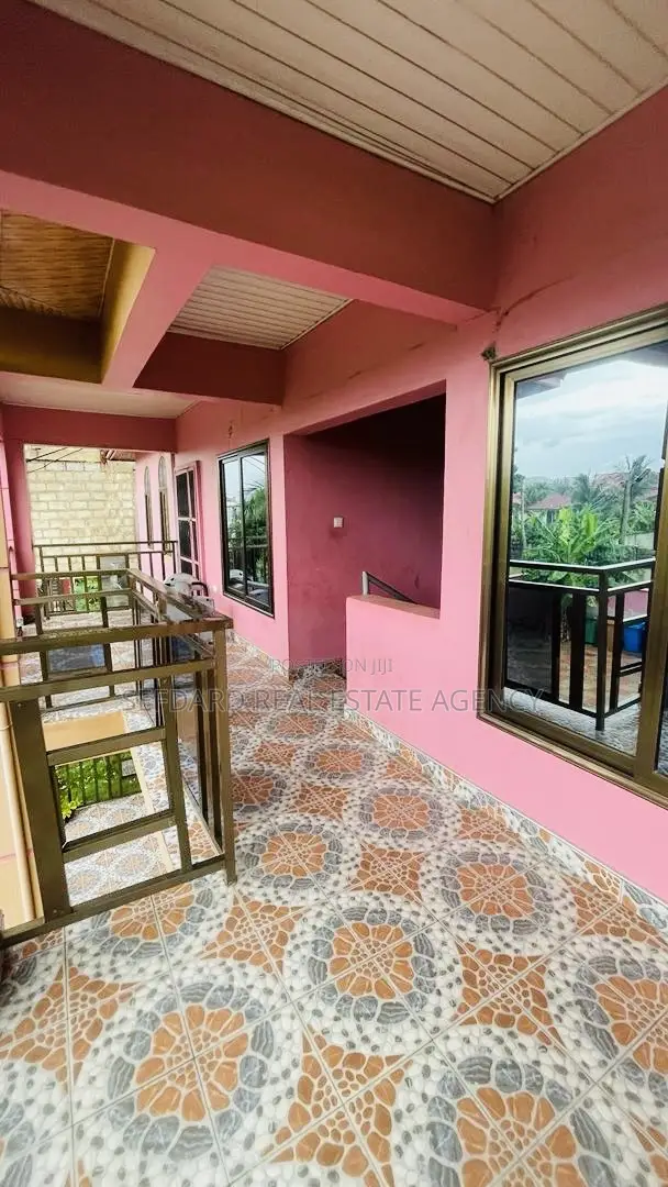 3bdrm Apartment in Sefdard Properties, Ashomang Estate for rent