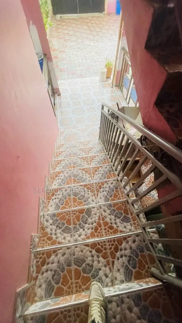 3bdrm Apartment in Sefdard Properties, Ashomang Estate for rent