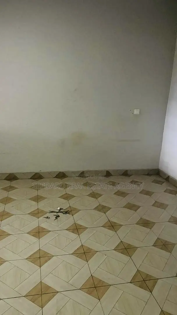 3bdrm Apartment in Sefdard Properties, Ashomang Estate for rent