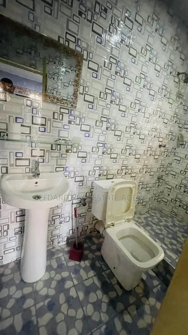 3bdrm Apartment in Sefdard Properties, Ashomang Estate for rent