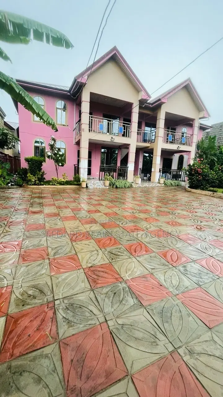 3bdrm Apartment in Sefdard Properties, Ashomang Estate for rent