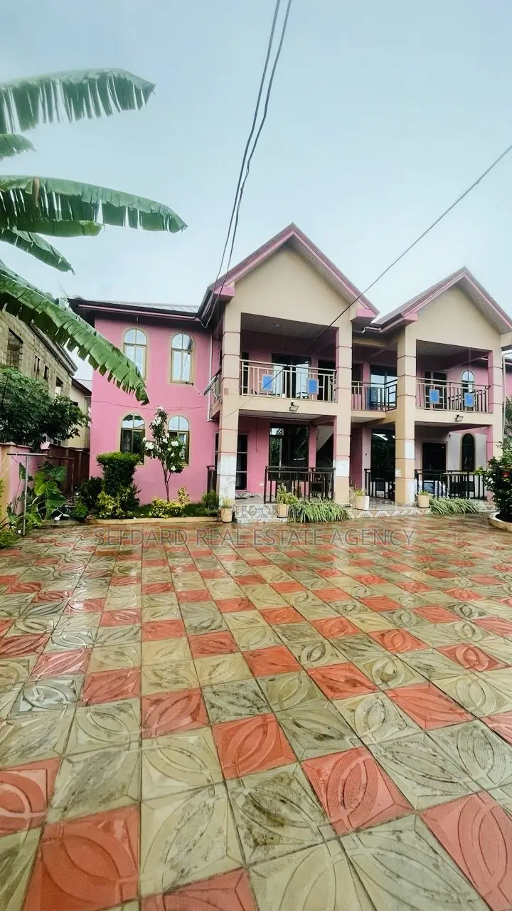 3bdrm Apartment in Sefdard Properties, Ashomang Estate for rent