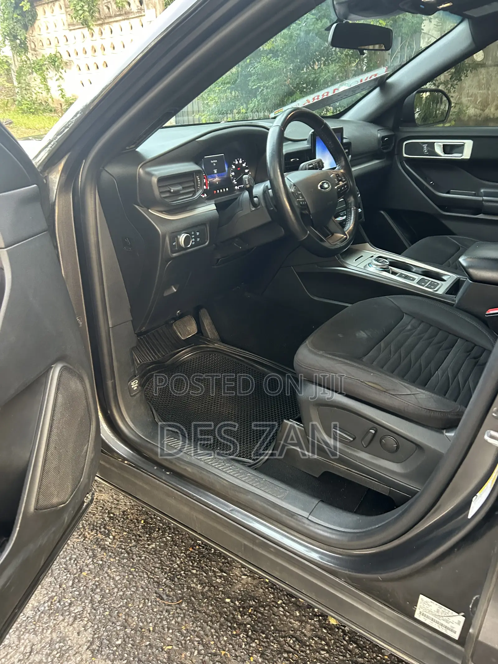 Ford Explorer XLT 4x4 2020 Gray