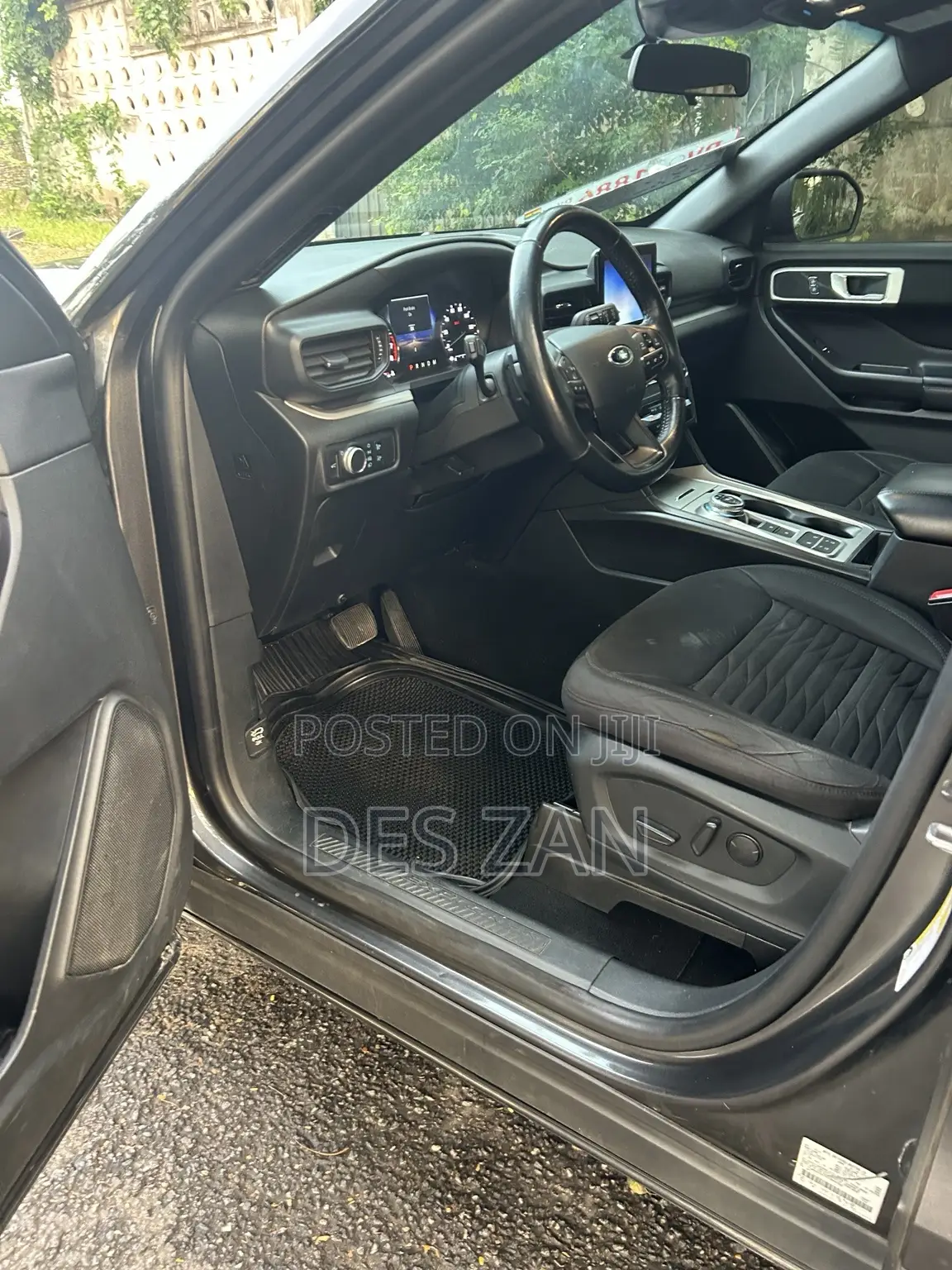 Ford Explorer XLT 4x4 2020 Gray