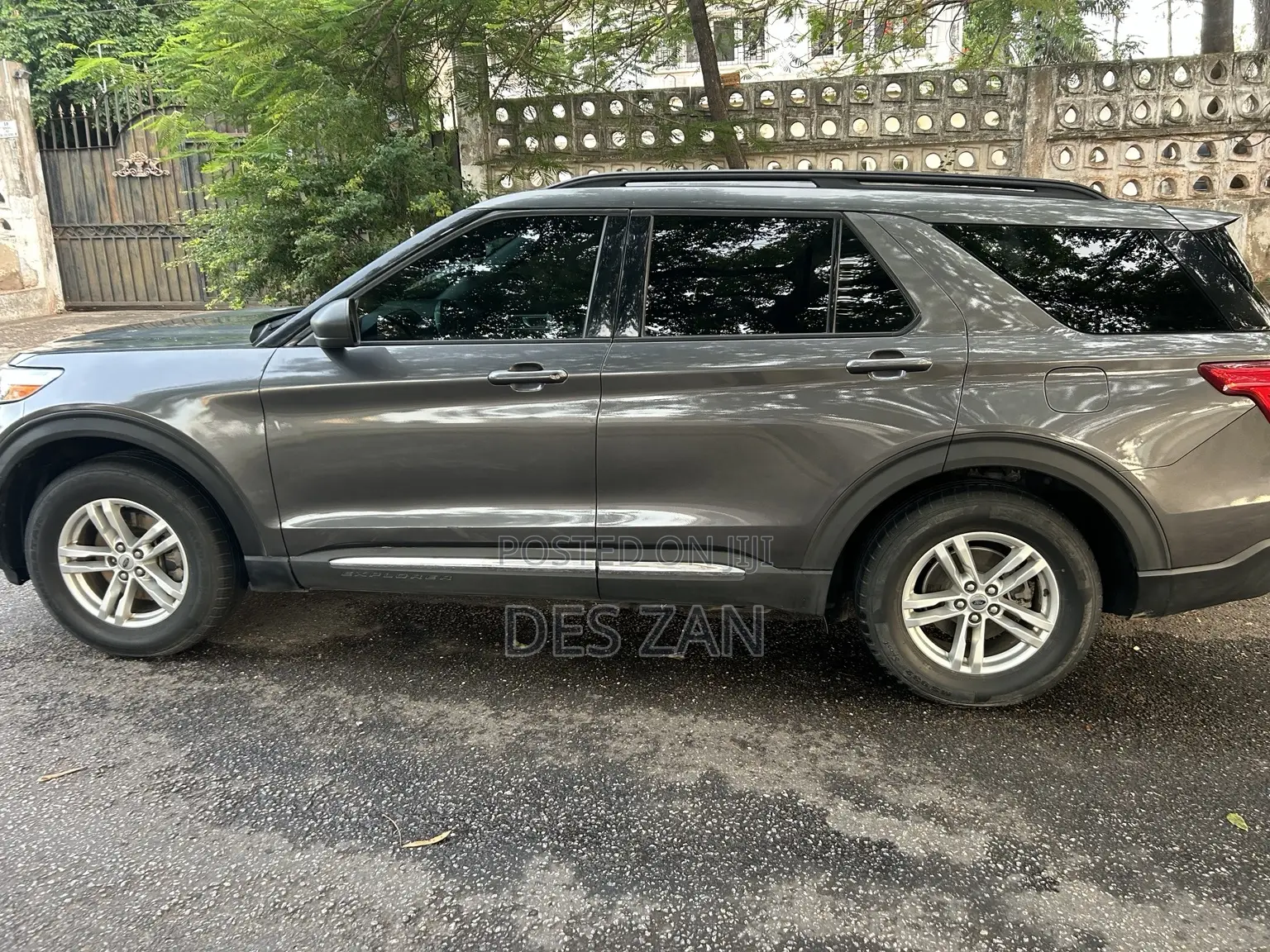 Ford Explorer XLT 4x4 2020 Gray