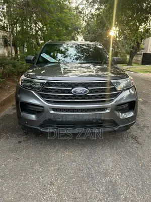 Ford Explorer XLT 4x4 2020 Gray