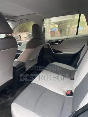 Toyota RAV4 XLE 2021
