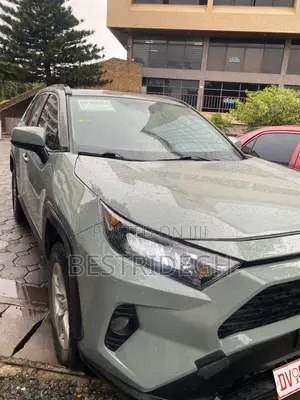 Toyota RAV4 XLE 2021