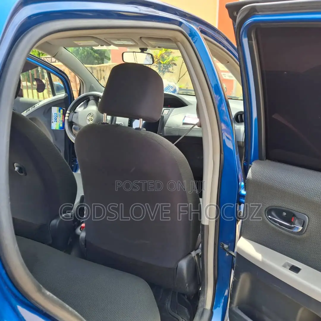 Toyota Vitz 2010 Blue