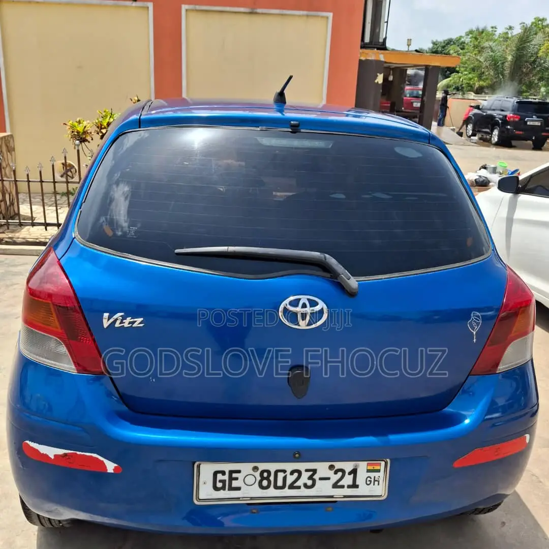 Toyota Vitz 2010 Blue